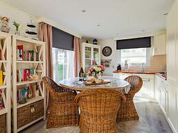 Lovely Chalet in Hoek With Terrace