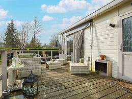 Lovely Chalet in Hoek With Terrace