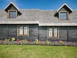 Seaside Cottage With Terrace and Lovely Garden