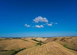 Apartment in Asciano With Pool