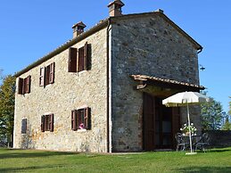 Apartment in Asciano With Pool