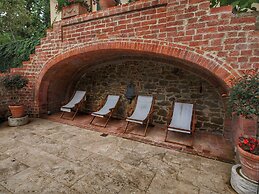 Belvilla by OYO Villa With Pool and Tennis Court