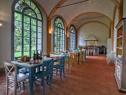 Belvilla by OYO Villa With Pool and Tennis Court