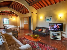 Belvilla by OYO Villa With Pool and Tennis Court