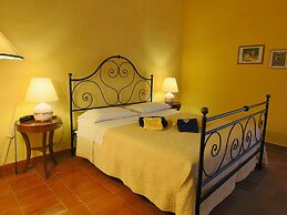 Belvilla by OYO Villa With Pool and Tennis Court