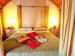 Belvilla by OYO Villa With Pool and Tennis Court