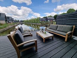 Luxurious Detached Water Villa With Jetty