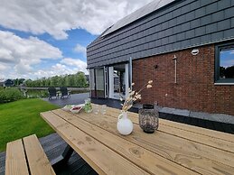 Luxurious Detached Water Villa With Jetty