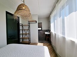 Luxurious Detached Water Villa With Jetty