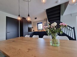 Luxurious Detached Water Villa With Jetty