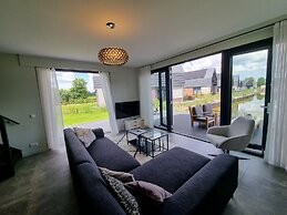 Luxurious Detached Water Villa With Jetty