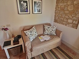 Belvilla by OYO Modern Luxury Apartment With Pool