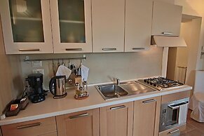 Belvilla by OYO Modern Luxury Apartment With Pool