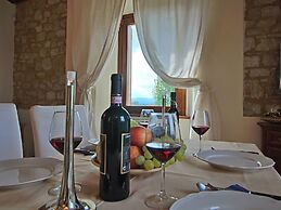 Belvilla by OYO Modern Luxury Apartment With Pool