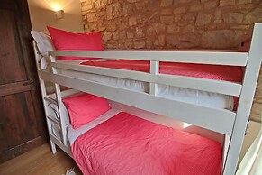 Belvilla by OYO Modern Luxury Apartment With Pool