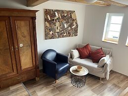 Romantic Holiday Home With Terrace