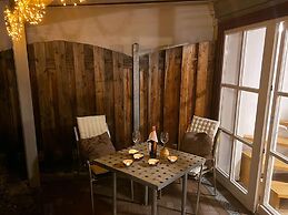 Romantic Holiday Home With Terrace