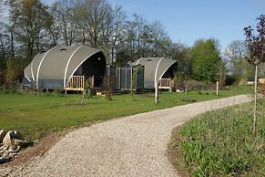Romantic Tent Lodge in Dalerveen