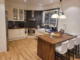 2 bed Room Quite and Central House in Orebro