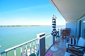 Harbour Island 406k 2 Bedroom Condo by RedAwning