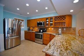 Harbour Island 21c 2 Bedroom Townhouse by RedAwning