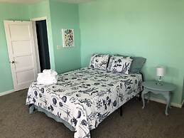 Beach Front On The Bay In Our Rustic, Pet Friendly Cottage 4 Bedroom C