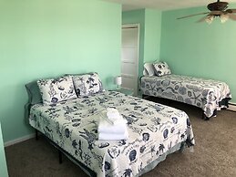 Beach Front On The Bay In Our Rustic, Pet Friendly Cottage 4 Bedroom C