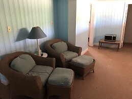 Beach Front On The Bay In Our Rustic, Pet Friendly Cottage 4 Bedroom C