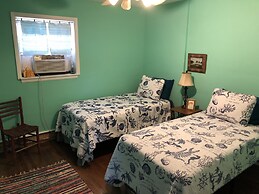 Beach Front On The Bay In Our Rustic, Pet Friendly Cottage 4 Bedroom C