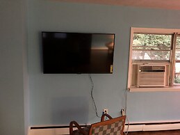 Beach Front On The Bay In Our Rustic, Pet Friendly Cottage 4 Bedroom C