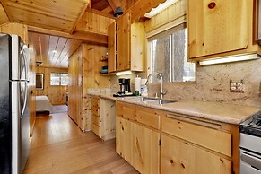 2259-fawnskin Pines 2 Bedroom Cabin by RedAwning