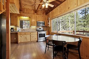 2259-fawnskin Pines 2 Bedroom Cabin by RedAwning