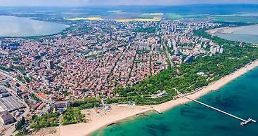 Comfy & Flat, Great Location, Parking