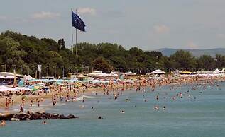 Comfy & Flat, Great Location, Parking