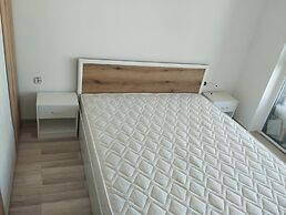 Comfy & Flat, Great Location, Parking