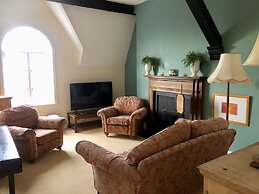 Charming 2-bed Apartment in Waterloo, Liverpool