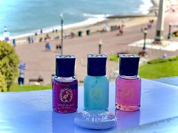 Lawton & Lauriston Court