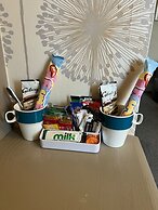 Lawton & Lauriston Court