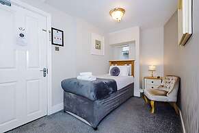 Lawton & Lauriston Court