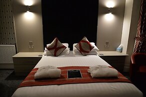 Lawton & Lauriston Court