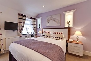 Lawton & Lauriston Court