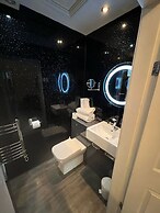 Lawton & Lauriston Court