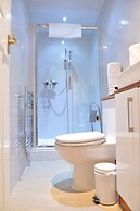 Lawton & Lauriston Court