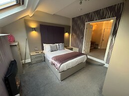 Lawton & Lauriston Court