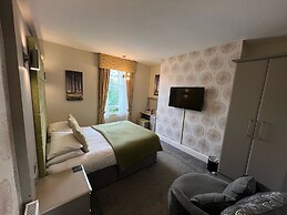 Lawton & Lauriston Court