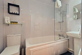 Lawton & Lauriston Court