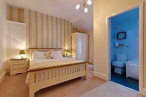 Lawton & Lauriston Court