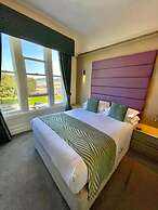 Lawton & Lauriston Court