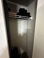 2 BR con patio por el centro comercial