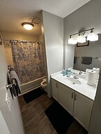 2 BR con patio por el centro comercial